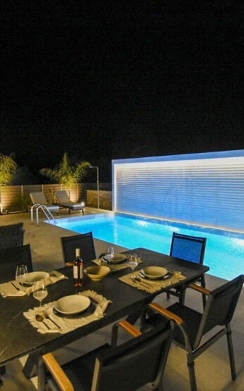 Villa Silentium Ionia: bassin, Extérieurs