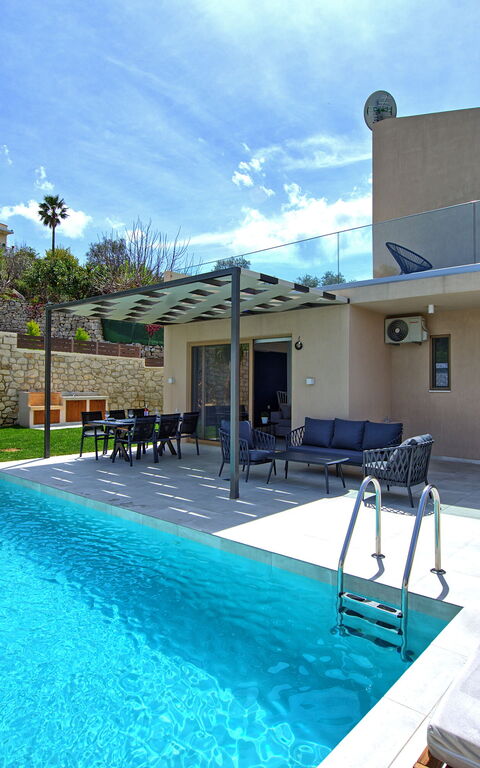 Villa Silentium Ionia: bassin, Extérieur