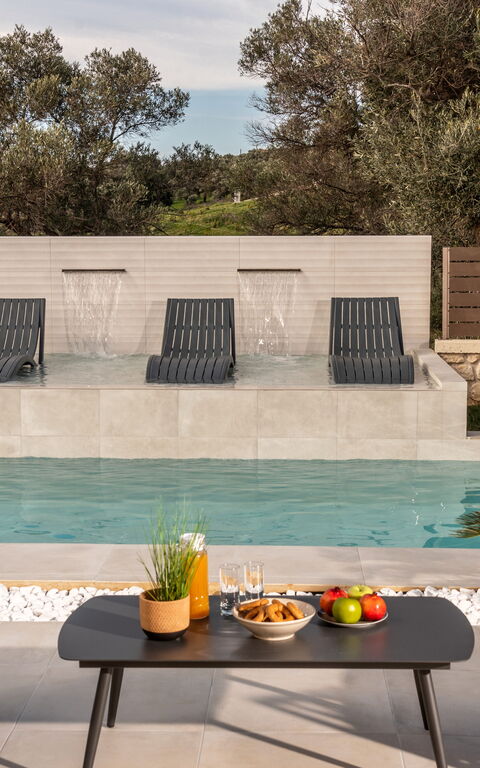 Villa Silentium Olia: bassin, Extérieur, Extérieurs