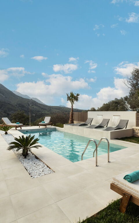 Villa Silentium Olia: bassin, Extérieur, Extérieurs