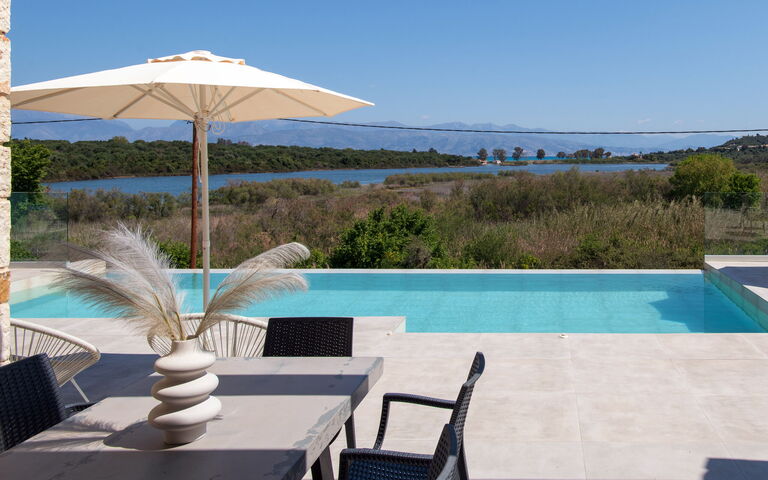 Villa Otter: bassin, Extérieur, Vues