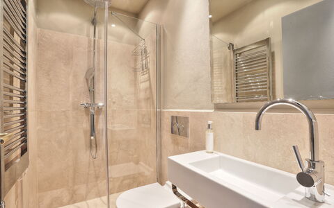 Logement La Loggia: Salle de bain