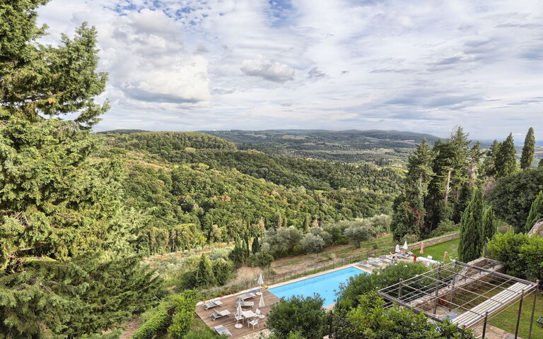 Il Borgo: bassin, Extérieur, Vues