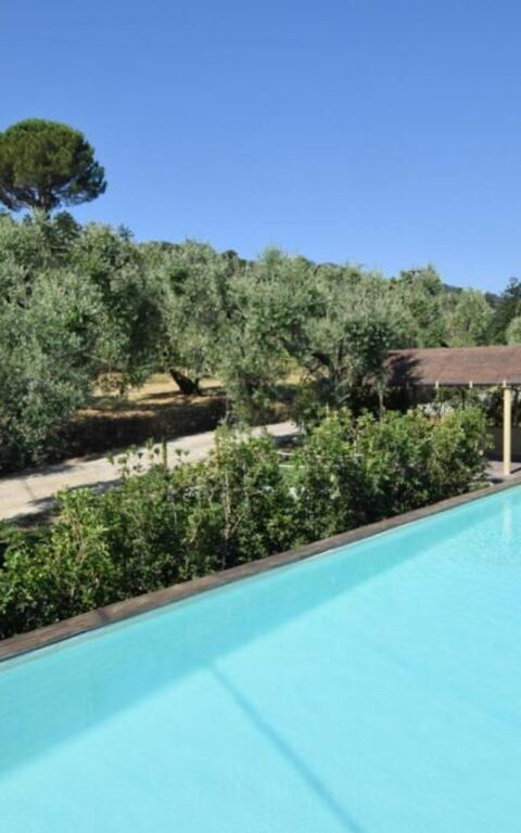 Bello Stare: bassin, Extérieur, Extérieurs