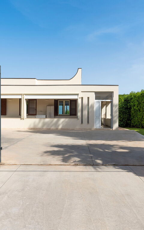 Stella Maris: Entrée principale, Extérieur, Extérieurs