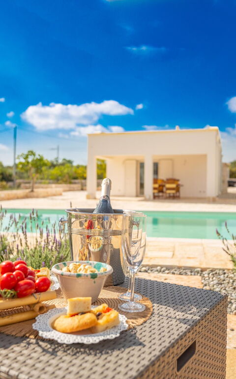 Trullo Adea: bassin, Extérieur, Extérieurs