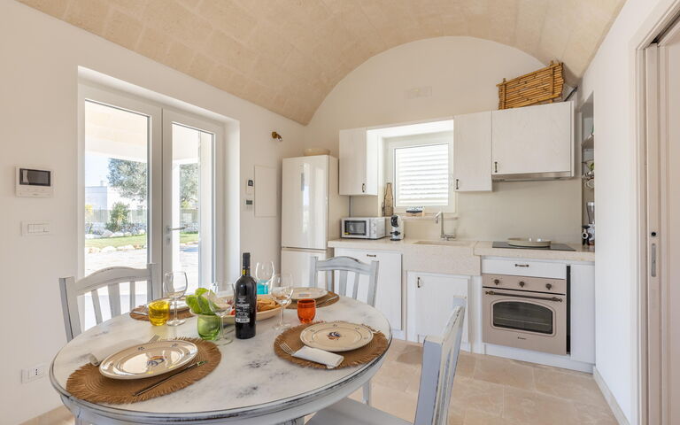 Trullo Adea: Cuisine, Salle à manger