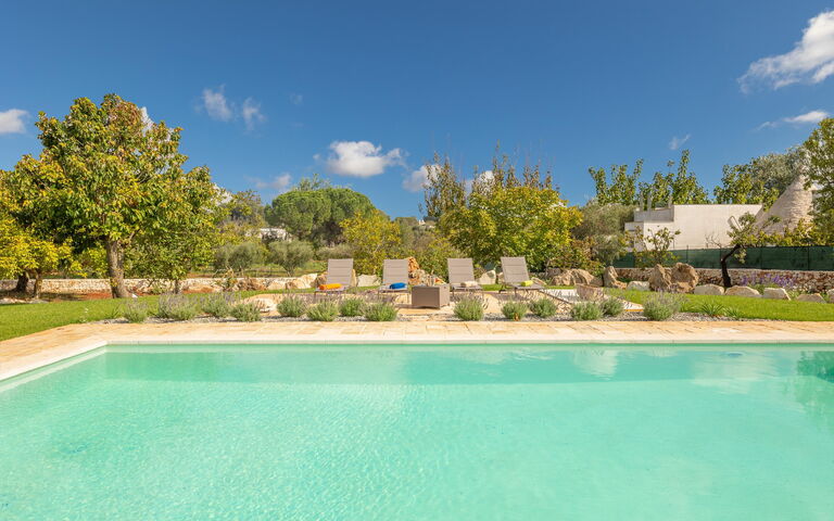 Trullo Adea: bassin, Extérieur, Extérieurs