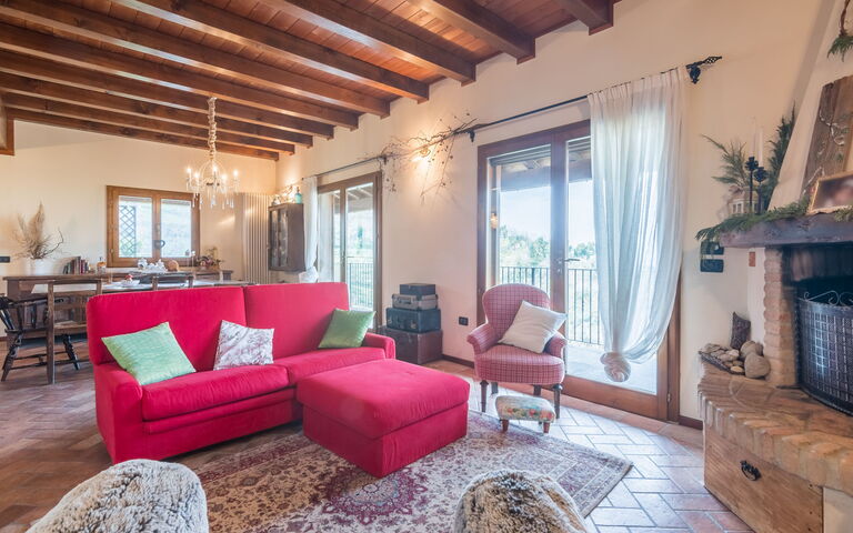 La Nocciola: Salon