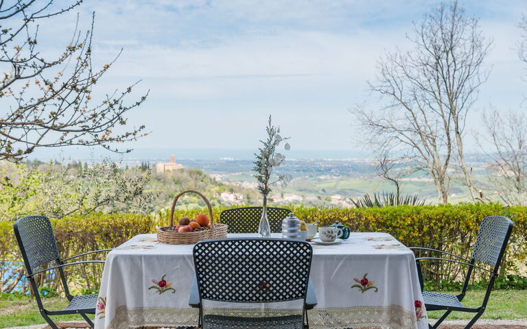 La Nocciola: Extérieur, Extérieurs, Jardin, Vues