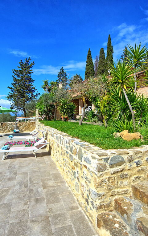 Santo Stefano: bassin, Extérieur