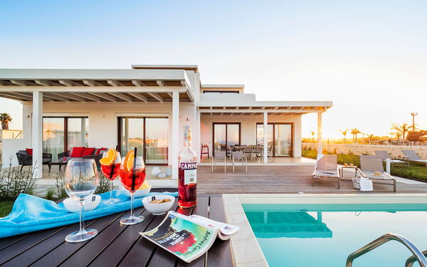 Villa San Lorenzo Ulivo: bassin, Extérieur, Extérieurs