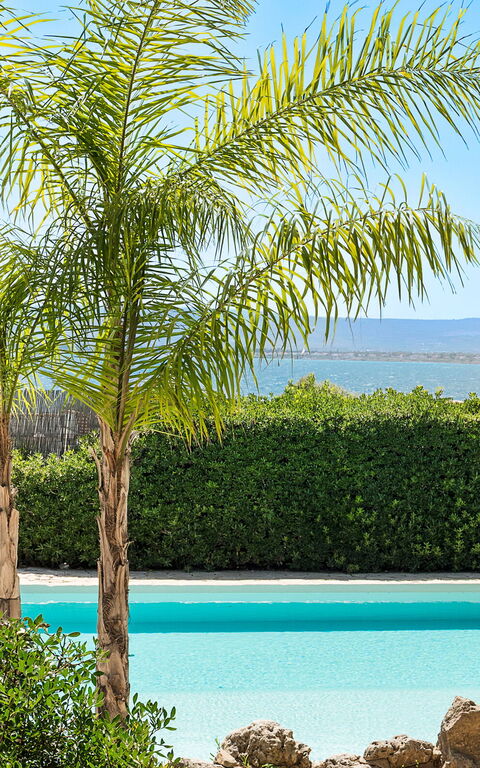 Villa Madda: bassin, Extérieur