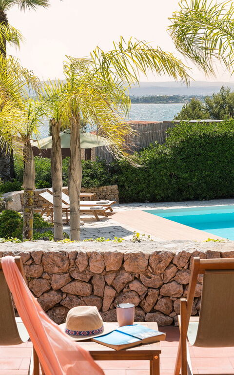 Villa Madda: bassin, Extérieur