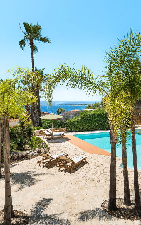 Villa Madda: bassin, Extérieur