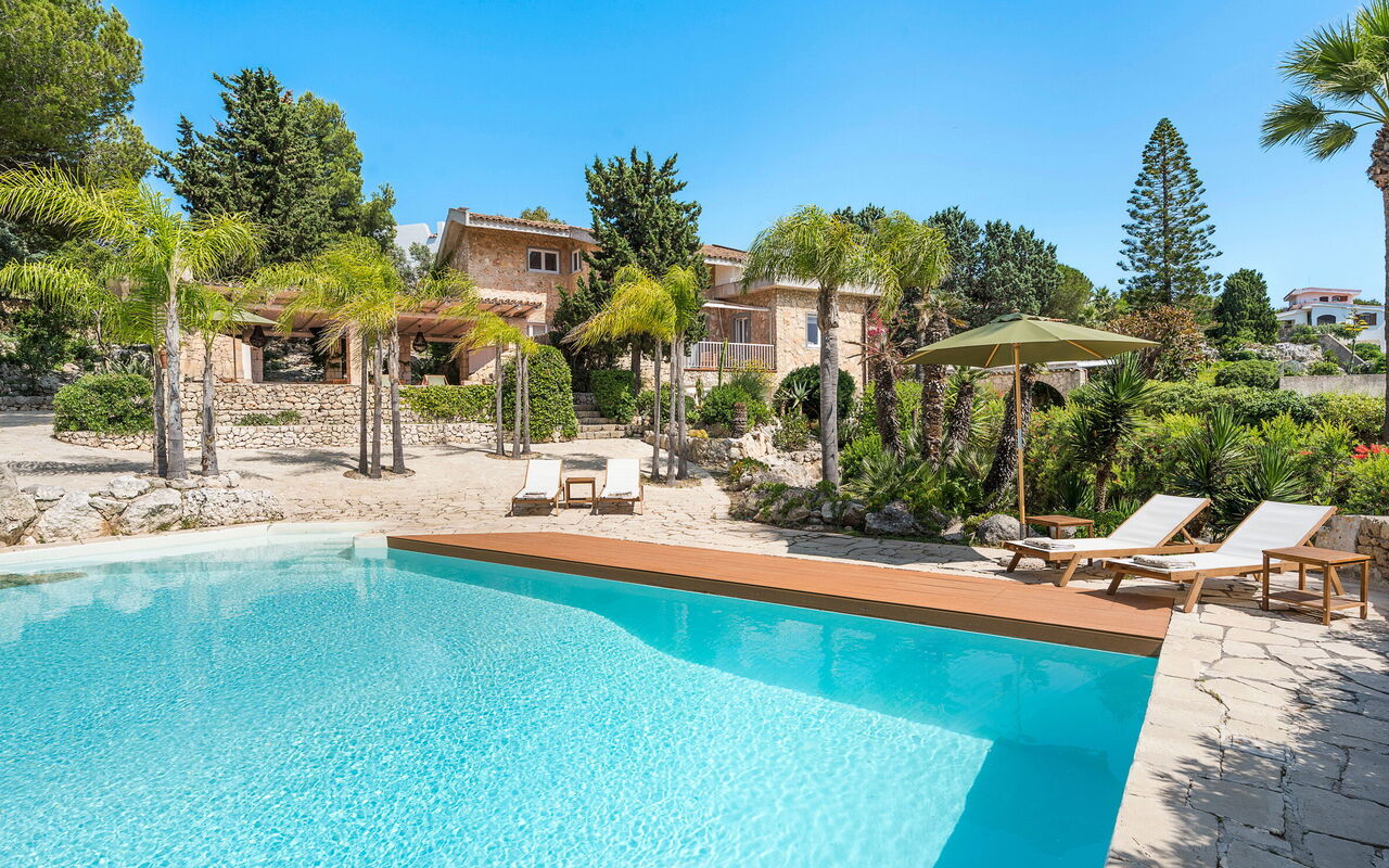 Villa Madda: bassin, Extérieur