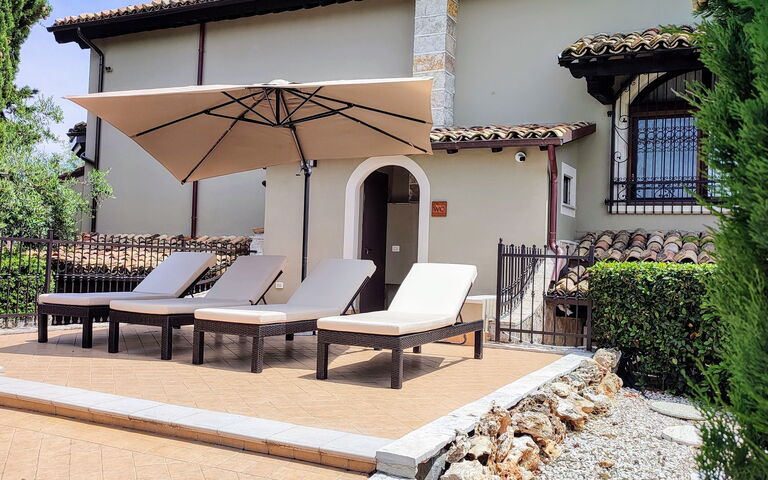 Villa Tagliaferri: Été, Jardin