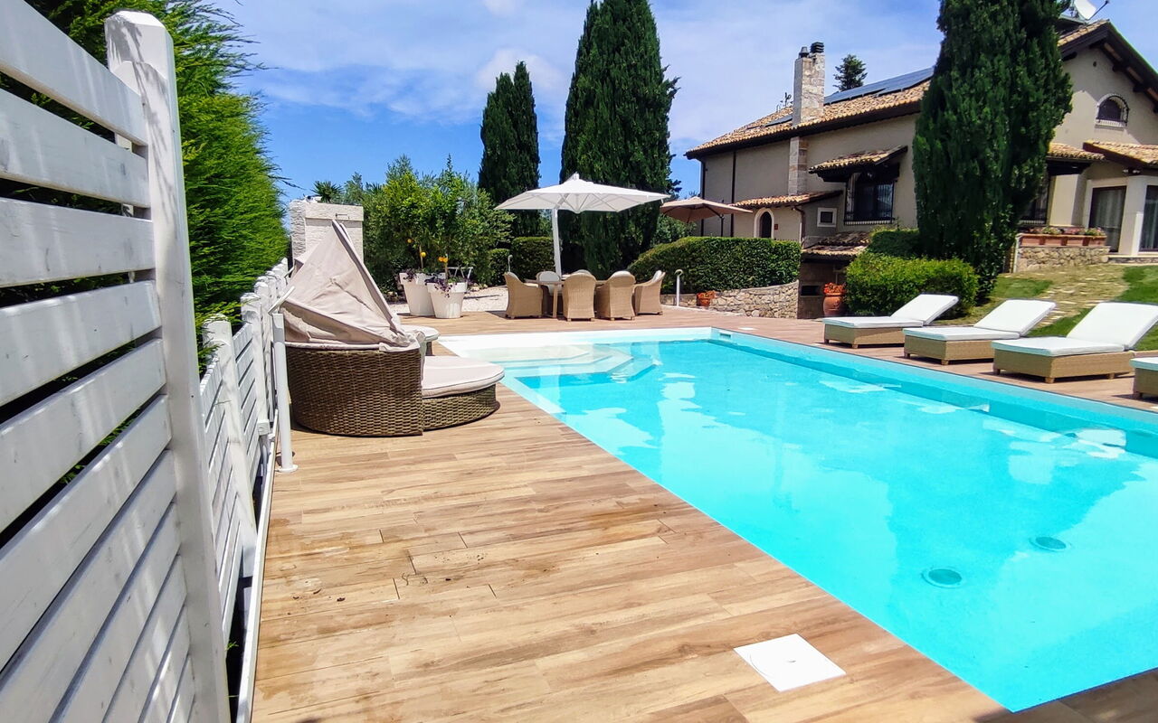 Villa Tagliaferri: bassin, Été, Extérieurs