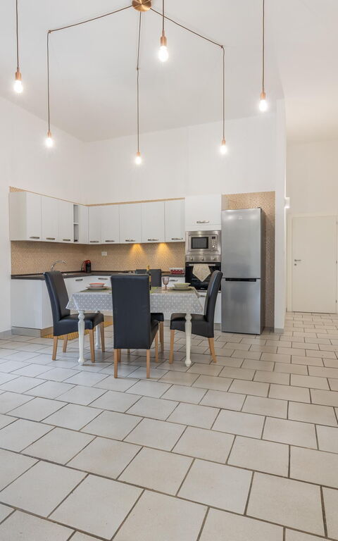 Villa Narkive: Cuisine, Salle à manger, Salon