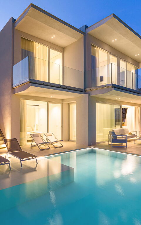 Bedda Matri: bassin, Extérieur, Extérieurs