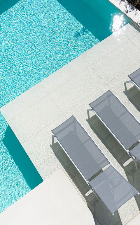 Bedda Matri: bassin, Extérieur, Extérieurs