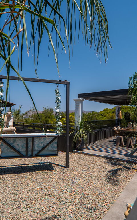 John Residence: Extérieur, Jardin
