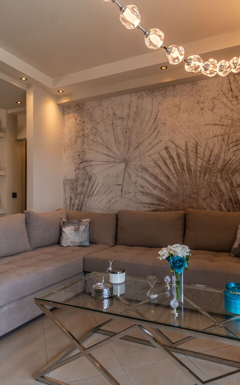 John Residence: Salon