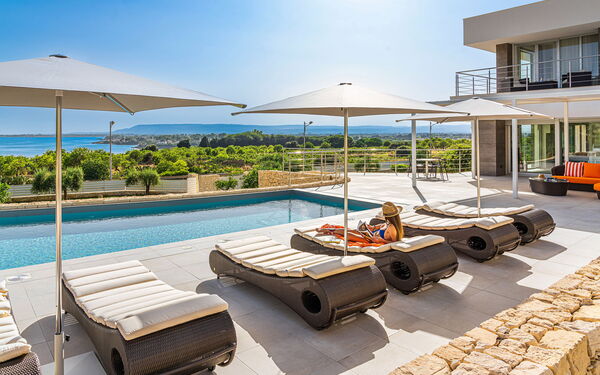 Villa Anna Plemmirio: bassin, Extérieur, Extérieurs