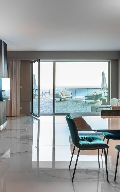 Baya Bella: Salle à manger, Salon