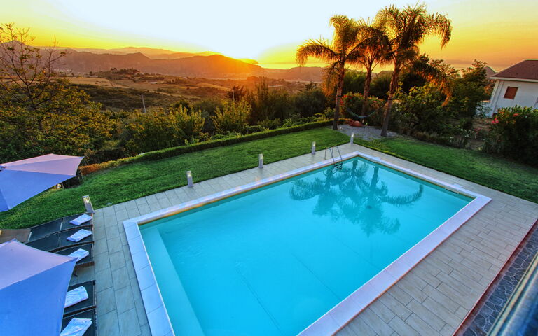 Villa Malu: bassin, Extérieur, Extérieurs, Jardin, Vues