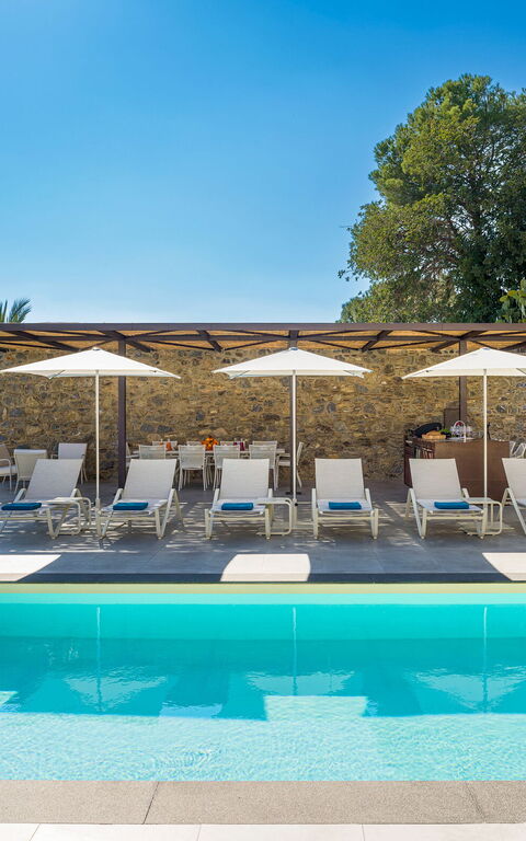 Zagara Bianca: bassin, Extérieur, Extérieurs