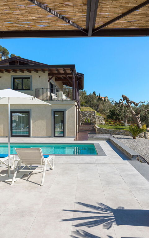 Zagara Bianca: bassin, Extérieur, Extérieurs