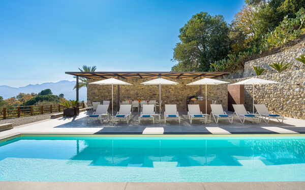 Zagara Bianca: bassin, Extérieur, Extérieurs