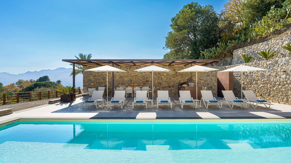 Zagara Bianca: bassin, Extérieur, Extérieurs