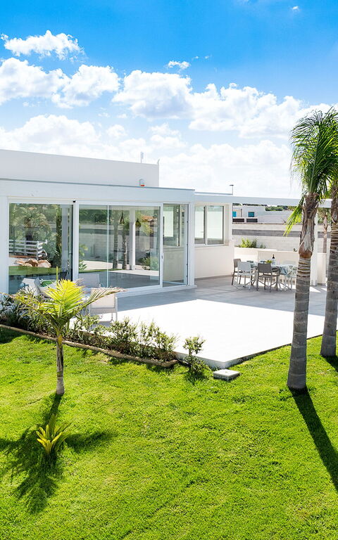 Diantha: Extérieur, Extérieurs, Jardin