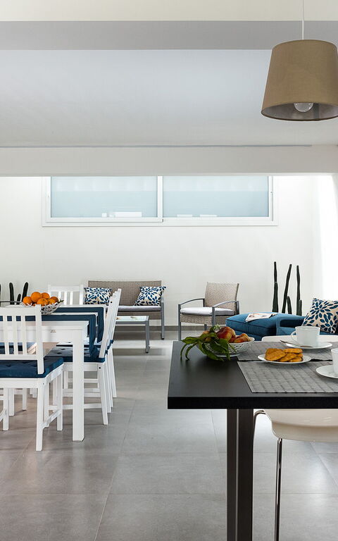 Diantha: Cuisine, Salle à manger, Salon