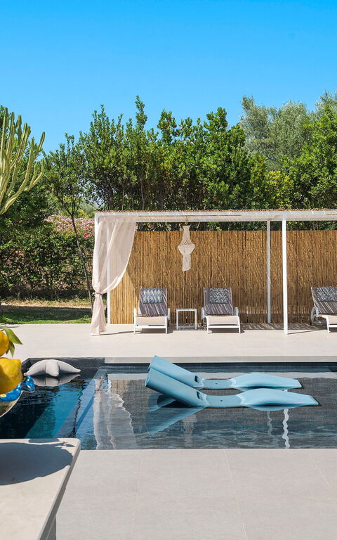 Pigna Blue: bassin, Extérieur, Extérieurs