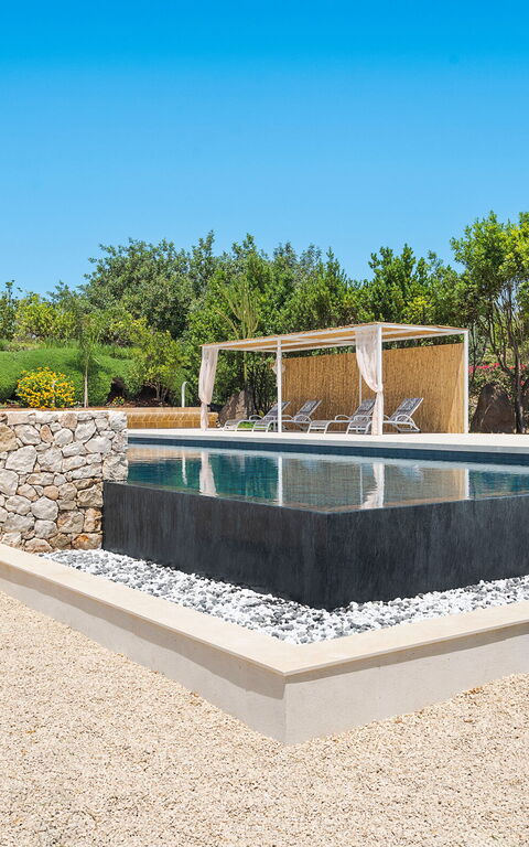 Pigna Blue: bassin, Extérieur, Extérieurs