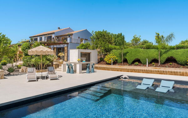 Pigna Blue: bassin, Extérieur, Extérieurs