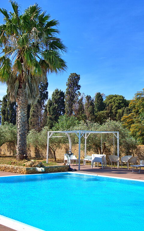 Villa Maraus: Extérieur, Extérieurs