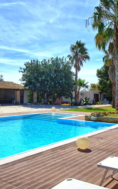 Villa Maraus: Extérieur, Extérieurs