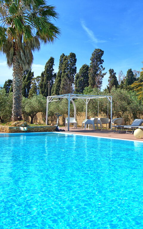 Villa Maraus: Extérieur, Extérieurs