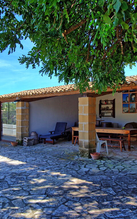 Villa Maraus: Extérieur, Extérieurs