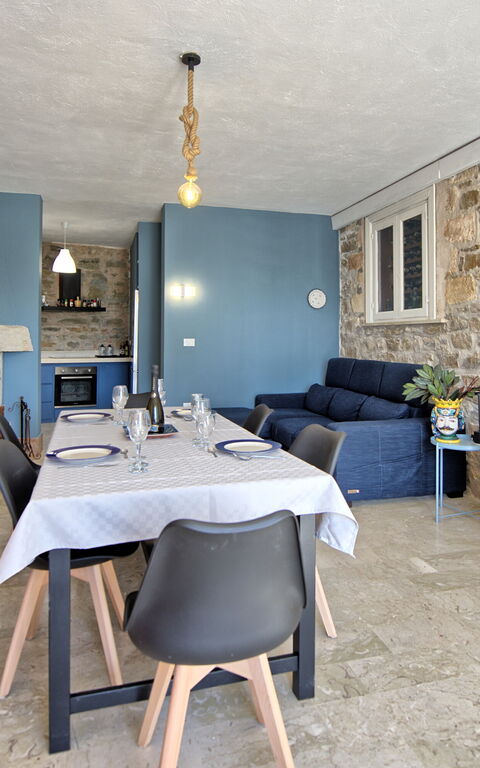 Villa Maraus: Salle à manger, Salon