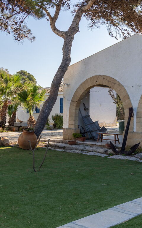 Villa Maraus: Extérieur, Extérieurs