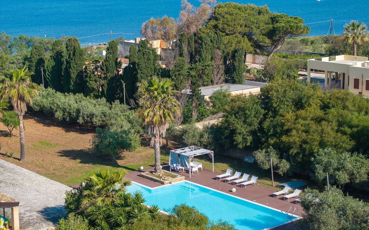 Villa Maraus: bassin, Jardin, Vues
