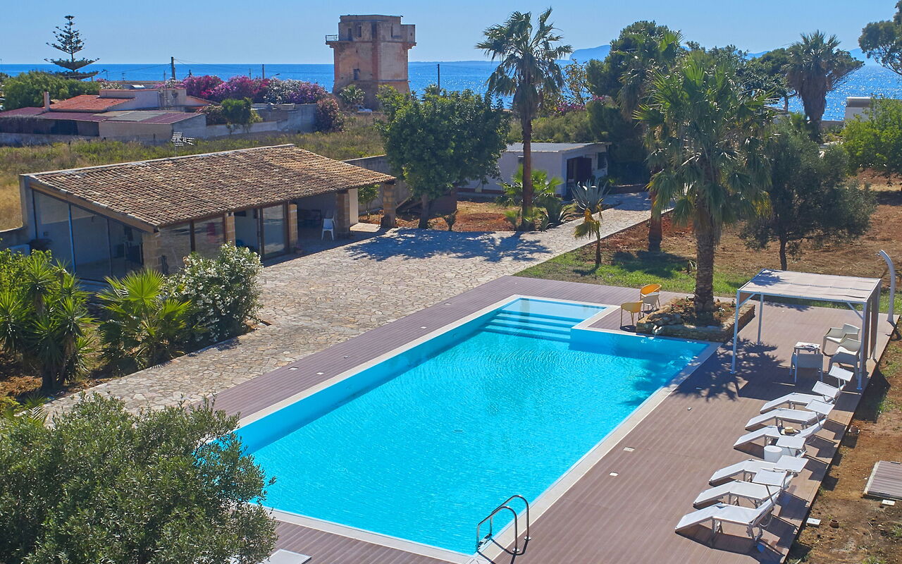 Villa Maraus: bassin, Extérieur, Extérieurs