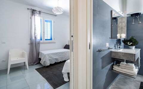 Logement Delfino: chambre à coucher, Salle de bain