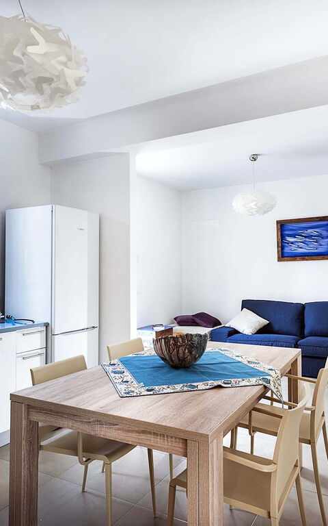 Lisca Bianca: Cuisine, Salon