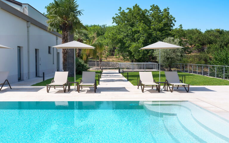 Villa Gianos: bassin, Extérieur, Extérieurs